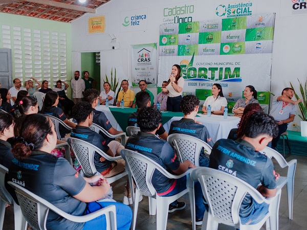 SECRETARIA DE ASSISTÊNCIA SOCIAL REALIZA AULA INAUGURAL DO PROJETO JOVEM APRENDIZ EM FORTIM